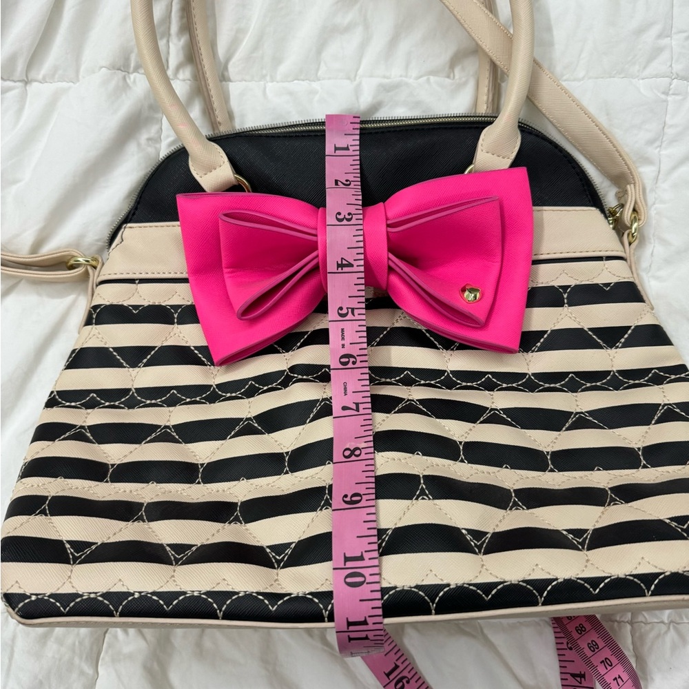 Betsy Johnson Heart Quilted Striped Crossbody Handbag Vegan Leather - Picture 5 of 8
